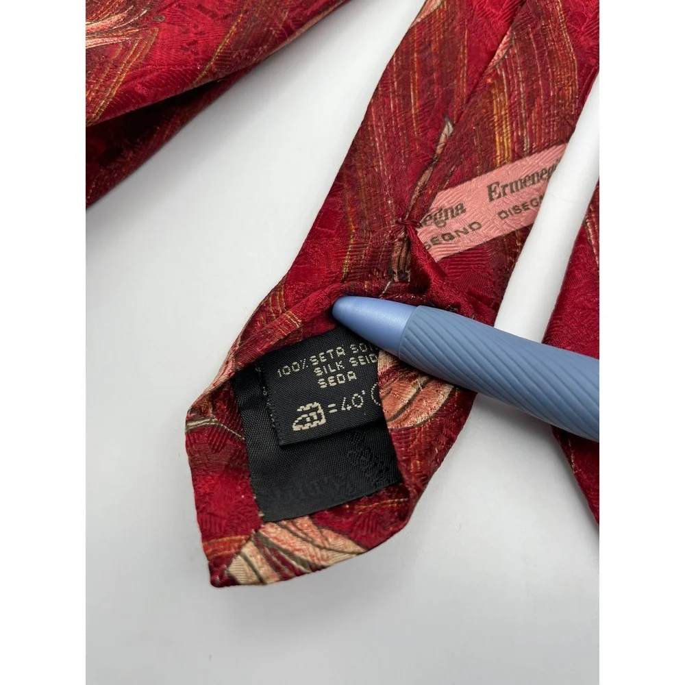 Ermenegildo Zegna Red Silk Tulip Floral Tie Made in Italy Designer Necktie
